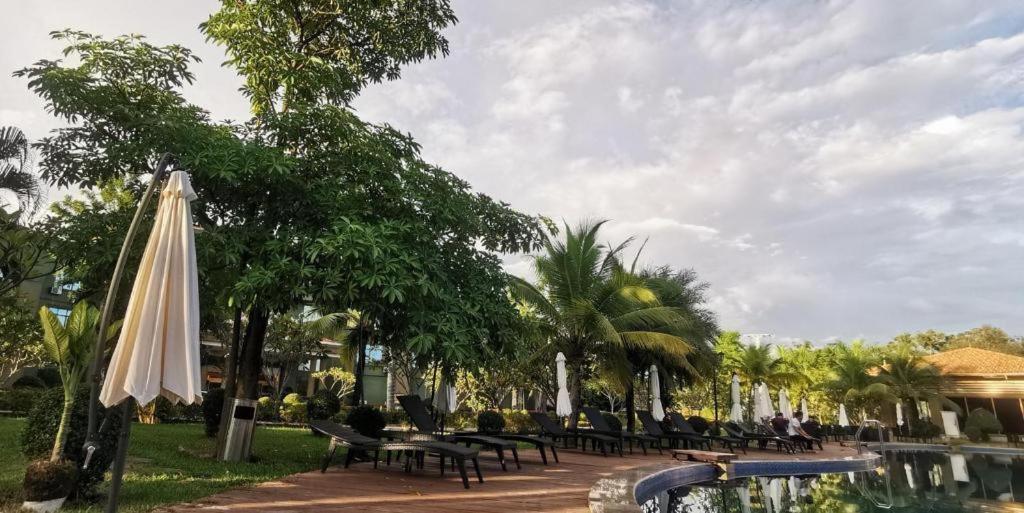 Dork Jumpa Hotel Vientiane Exterior photo