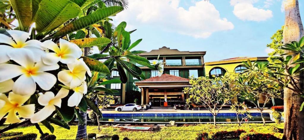 Dork Jumpa Hotel Vientiane Exterior photo