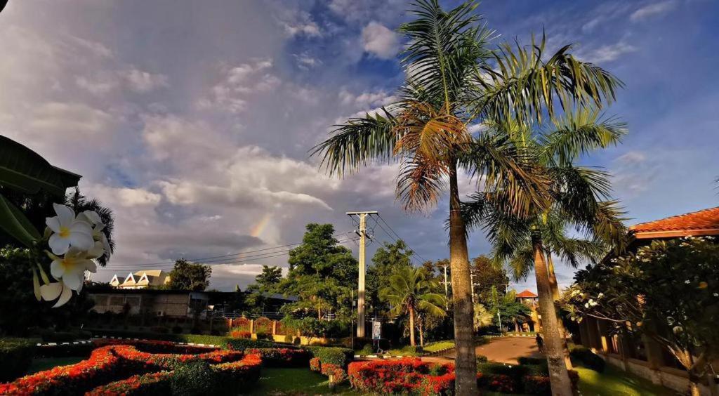 Dork Jumpa Hotel Vientiane Exterior photo
